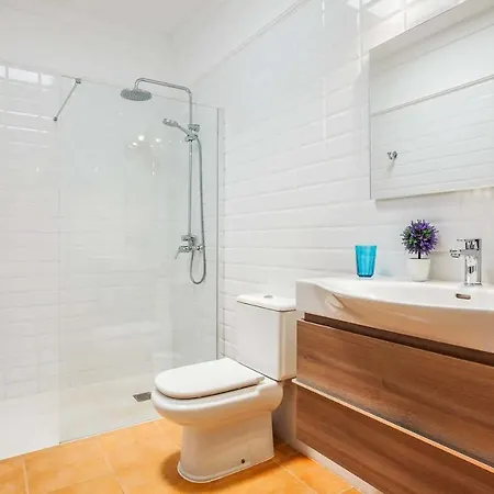 Villa Playa Blanca Sleeps 6 Air Con Wifi