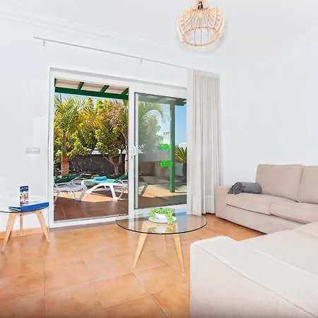 Playa Blanca Sleeps 6 Air Con Wifi