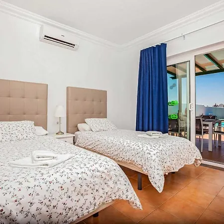 Playa Blanca Sleeps 6 Air Con Wifi